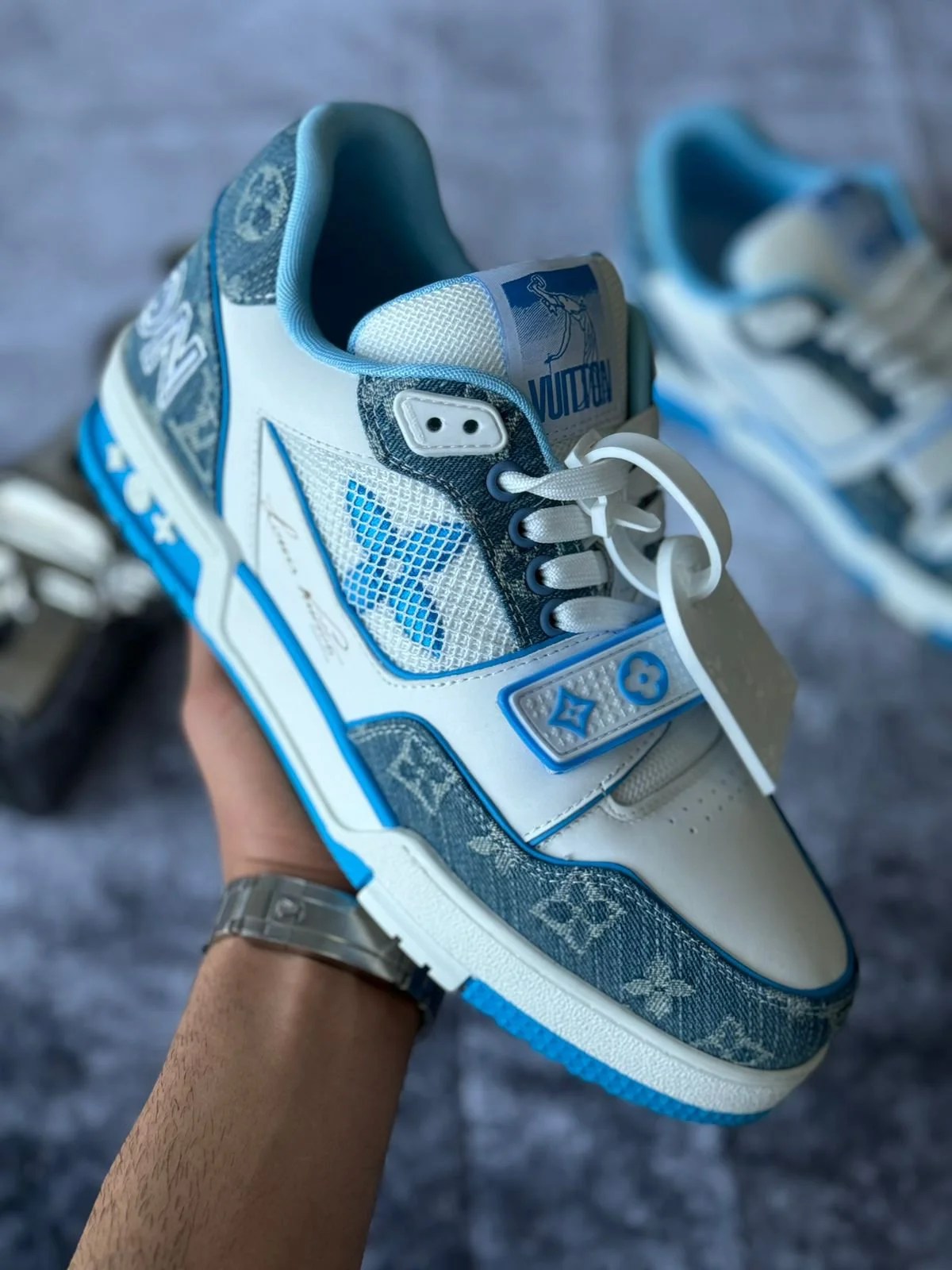 LV
